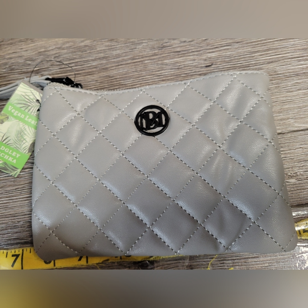 Badgley Mischka NWT Credit Card Holder Wallet Wristlet Grey Vegan Leather